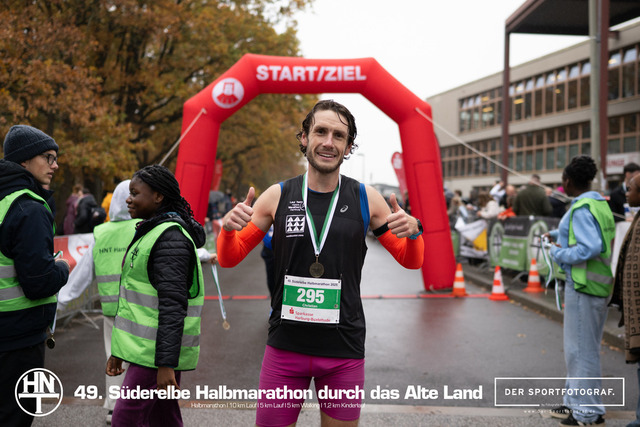 Süderelbe Halbmarathon 2025 I 09.11.2025 I Fotograf_DerSportfotograf.I 00697 | Der Sportfotograf. - Realisiert mit Pictrs.com