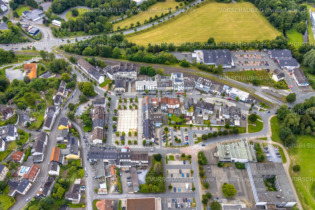 Warstein240713715Belecke | Luftbild, Sekundarschule Belecke, Zentrum mit Einkaufszentrum Bahnhofstraße und Wilkeplatz, Belecke, Warstein, Sauerland, Nordrhein-Westfalen, Deutschland