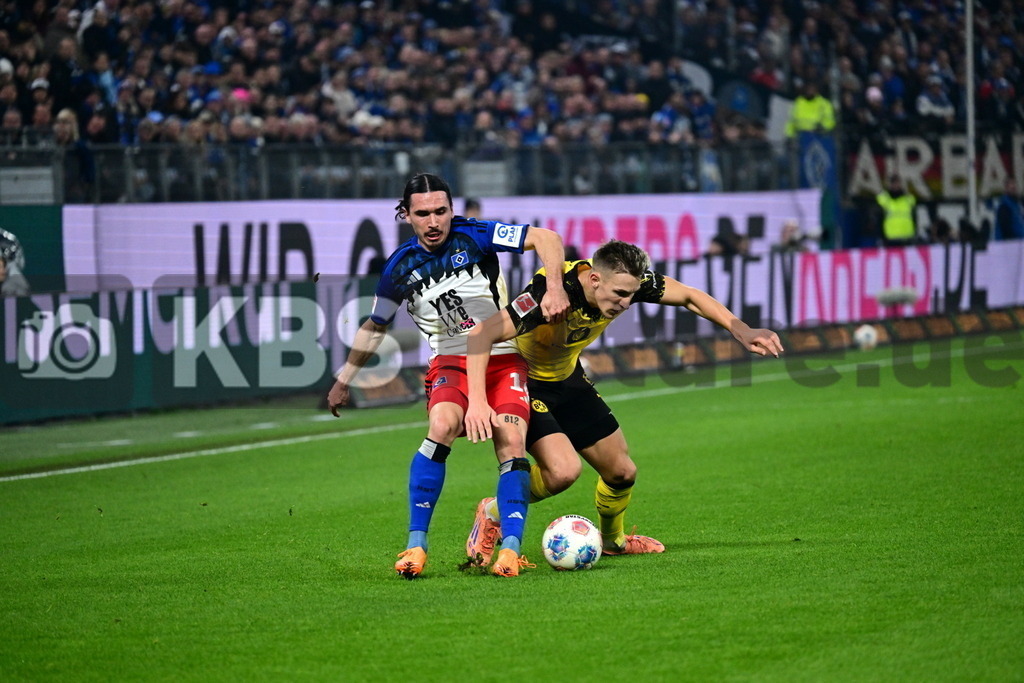 KBS Picture_HSV-Dortmund_012 | v.l. Philippe Rayan (HSV) , Schlotterbeck Nico (Bor. Dortmund) ,Sportplatz :  Volksparkstadion, - Realisiert mit Pictrs.com