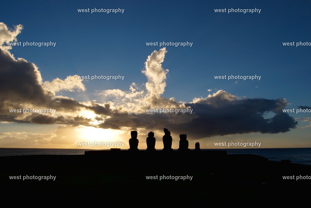 Cloud over Ahu Tahai 1 - CHI 2011 | west photography - Realisiert mit Pictrs.com