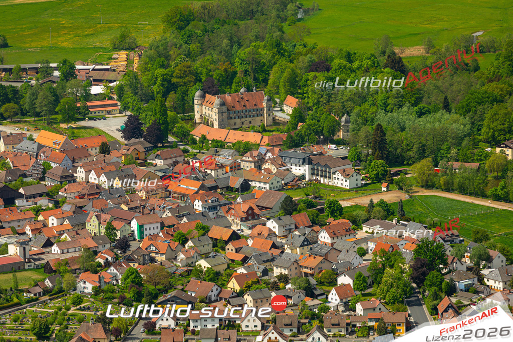 Das Luftbild der Stadt Mitwitz wurde 2022 vom Flugzeug heraus erstellt (keine Drohnen-Aufnahmen) Aufnahmehöhe ca.450 Meter- hohe Bildauflösung und Druck-Qualität. Garantiert!