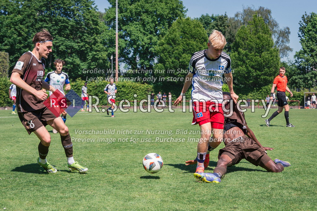 RS-1-046903 | Niklas Jovanovic (#8, FCSP, Teamkapitän), Dayo Richardt (#18, HSV), Isma Baraze Adam (#10, FCSP)