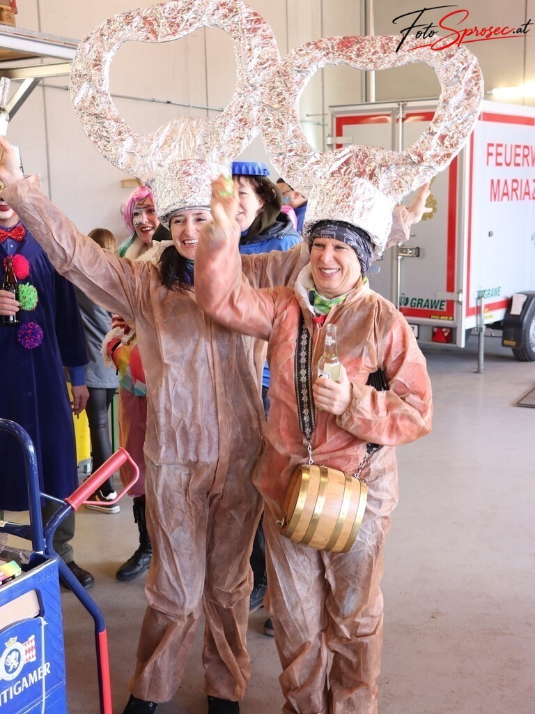 fasching-mariazell2025 (6) | Mit meiner Kamera halte ich besondere Augenblicke, faszinierende Landschaften und interessante Details fest. Dabei entstehen ganz unterschiedliche Aufnahmen – von stimmungsvollen Landschaftsfotografien und beeindruckenden Drohnenaufnahmen über Pressefotos - Realisiert mit Pictrs.com