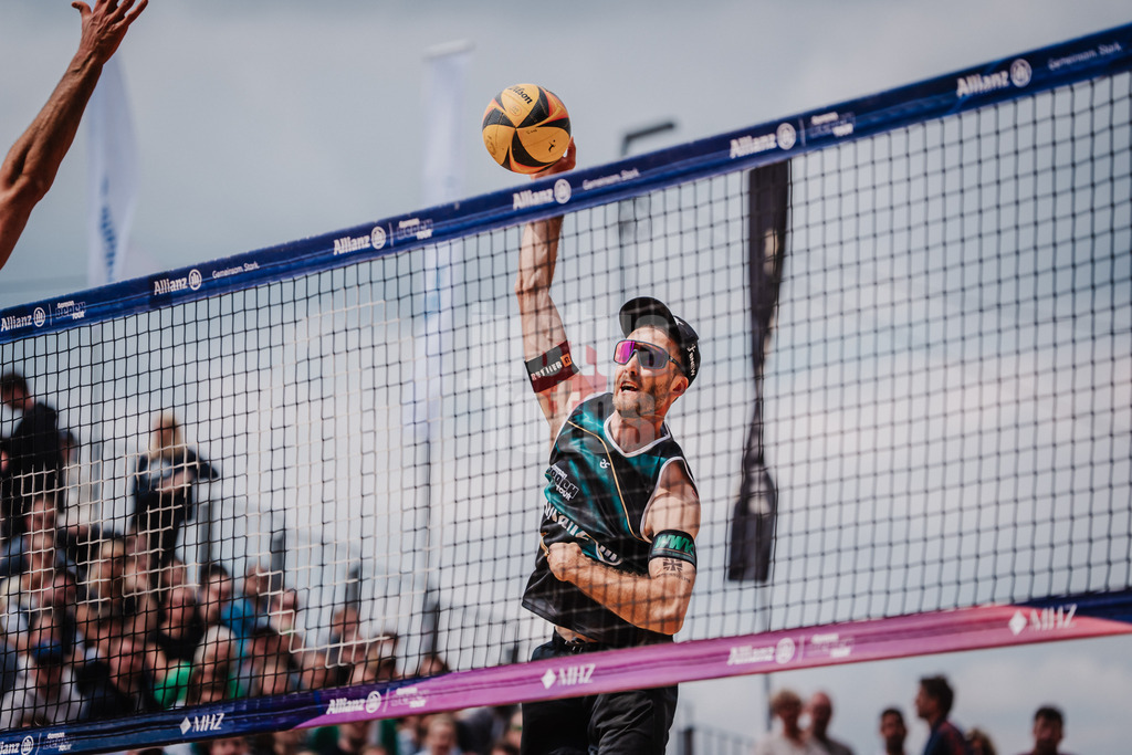 Beachvolleyball | Männer | Allianz German Beach Tour 2025 | Tourstop Düsseldorf | 18.05.2025 | Clemens Wickler beim Angriff