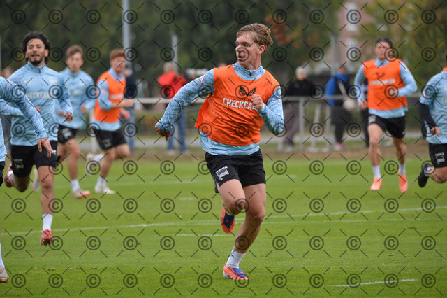 RGE_6174b |  Hertha BSC, 2.Bundesliga, Herren, Training, Saison 2025/26, Kennet Eichhorn,  Fotograf:   Ralf Gebhardt - Realisiert mit Pictrs.com