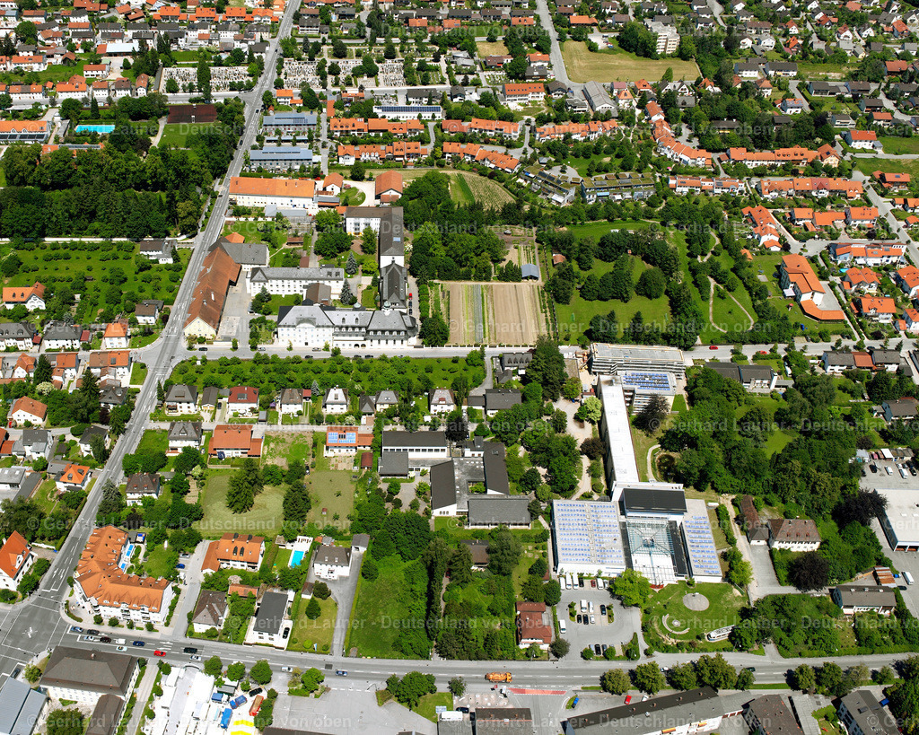 2600560 | ALTöTTING 09.06.2006 Wohngebiet einer Einfamilienhaus- Siedlung  in Altötting im Bundesland Bayern, Deutschland // Single-family residential area of settlement  in Altötting in the state Bavaria, Germany Foto: Gerhard Launer