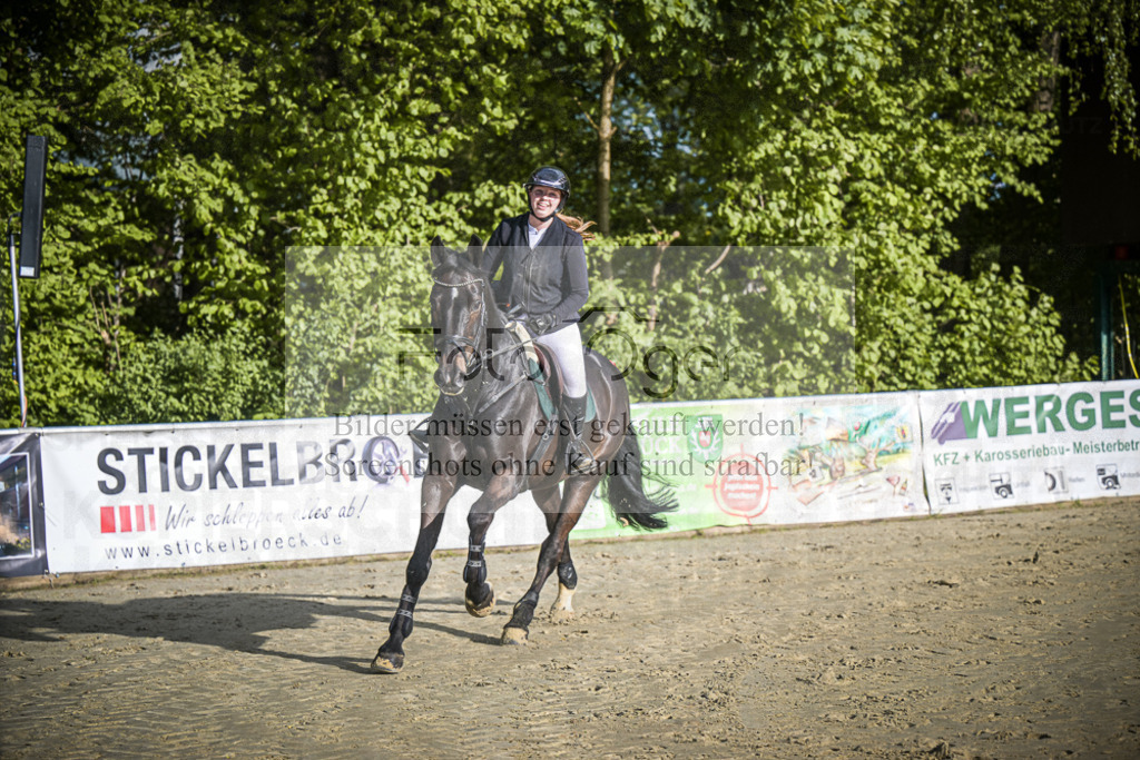 DOS_3402 | Entdecke hochwertige Reitturnierfotos von Foto Oger. Professionell, emotional und authentisch – jetzt Lieblingsmomente im Shop bestellen.Deutschlandweite Turnierfotografie. - Realisiert mit Pictrs.com
