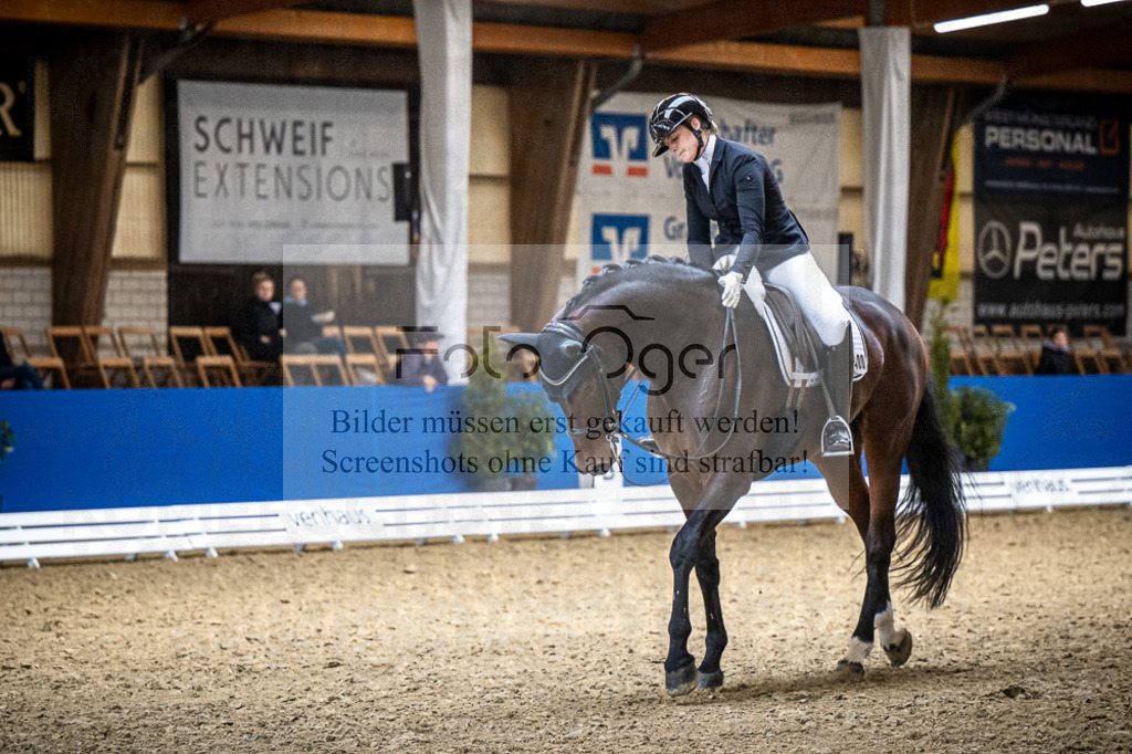 DOS_4647 | Entdecke hochwertige Reitturnierfotos von Foto Oger. Professionell, emotional und authentisch – jetzt Lieblingsmomente im Shop bestellen.Deutschlandweite Turnierfotografie. - Realisiert mit Pictrs.com