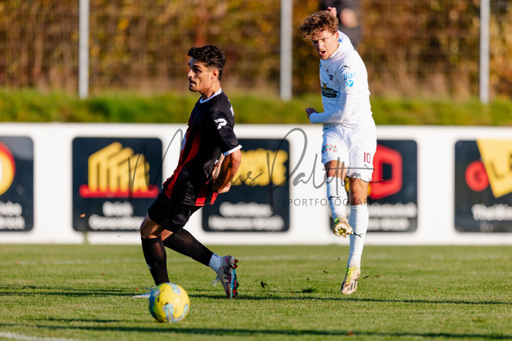Oberliga Westfalen, Saison 2025/26, 13. Spieltag: 1. FC Gievenbeck - Türkspor Dortmund 2000 | Münster, 02.11.2025: Oberliga Westfalen, 13. Spieltag, 1. FC Gievenbeck empfängt Türkspor Dortmund 2000 im Sportpark Gievenbeck in Münster. Foto: sportfotografie.ms | Markus Paletta - Realisiert mit Pictrs.com