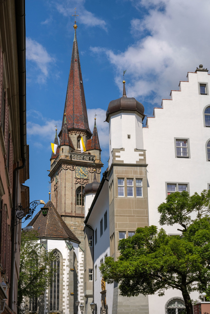 Das Radolfzeller Münster und das Österreichische Schlösschen | Sehenswürdigkeiten in der Altstadt von Radolfzell - Realisiert mit Pictrs.com