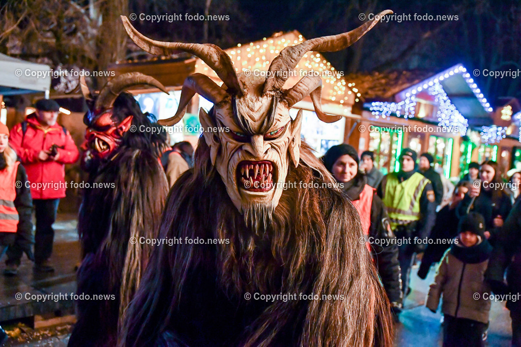 Perchten_ Christkindlmarkt Linz Volksgarten_ 14.12.2022-40 | 14.12.2022, Linz, AUT, Christkindlmarkt Volksgarten Linz, im Bild Perchtenlauf der Linzer Perchten 2022
