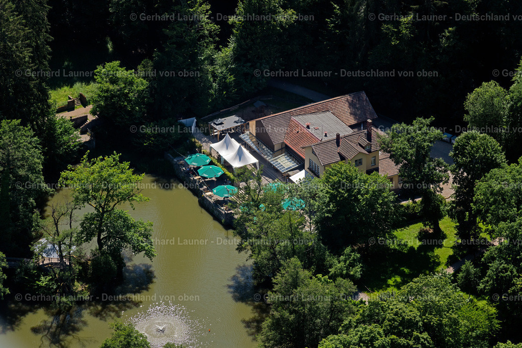 4033203 | FREIBURG IM BREISGAU 30.06.2020 Tische und Sitzbänke der Freiluft- Gaststätte " Gaststätte Waldsee " am Waldsee in Freiburg im Breisgau im Bundesland Baden-Württemberg, Deutschland. Weiterführende Informationen bei: Waldsee Catering GmbH. // Tables and benches of the open-air restaurant " Gaststaette Waldsee " on the Waldsee in Freiburg im Breisgau in the state Baden-Wuerttemberg, Germany. Further information at: Waldsee Catering GmbH. Foto: Gerhard Launer