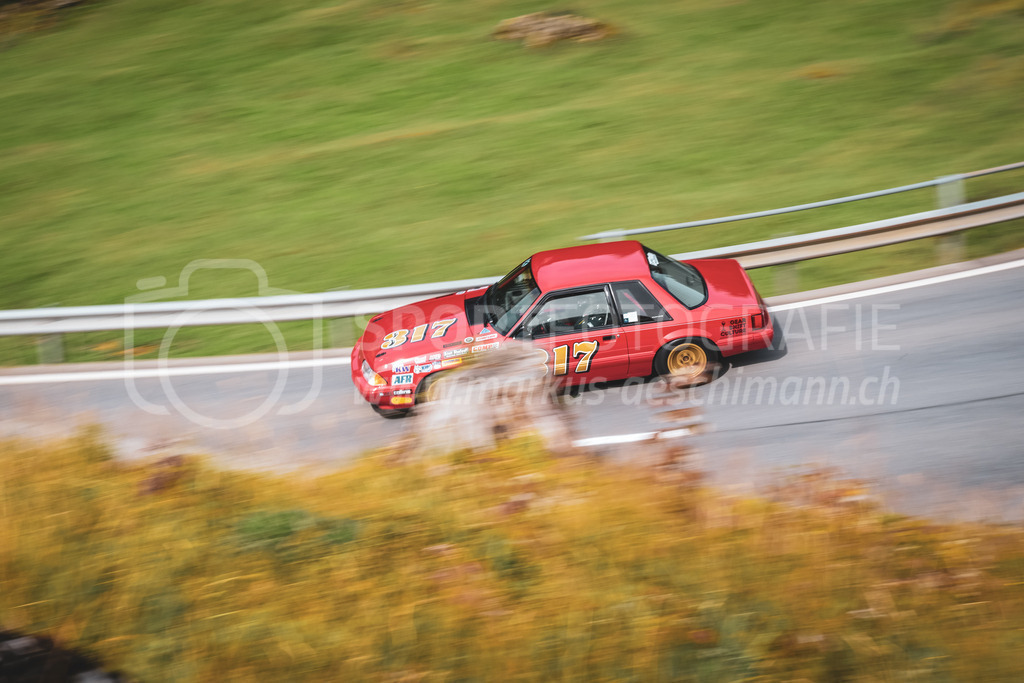 21. Arosa ClassicCar 2025 - 7. =September= 2025 | Marc Gassmann aus Wetzikon (SUI) in einem Ford Mustang Foxbody aus dem Jahre 1990 mit Startnummer 317 am Arosa ClassicCar 2025 in der Kategorie Sport Trophy..@arosaclassiccar, @arosa.official, #arosaclassiccar, #arosa, #76curves, #classiccarBild: Sportfotografie Markus Aeschimann | www.markus-aeschimann.ch - Realisiert mit Pictrs.com