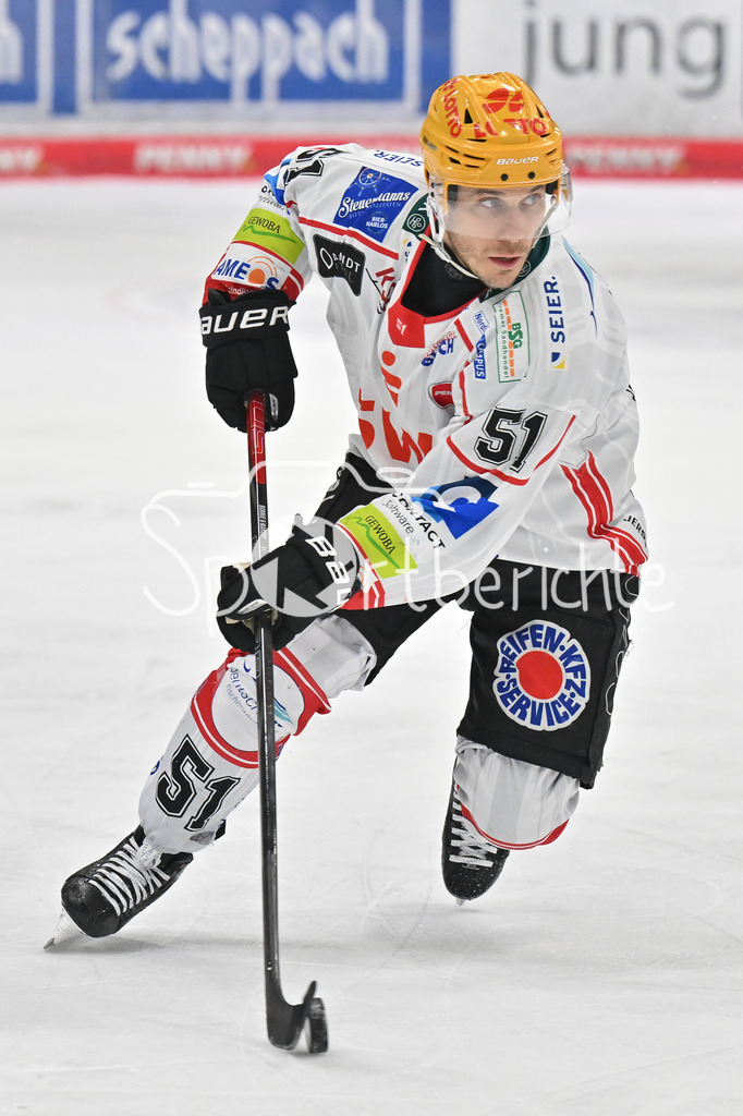 Augsburger Panther - Fischtown Bremerhaven | AUGSBURG, GERMANY - 25. JANUARY: am Puck Andy MIELE (Fischtown Pinguins 51) / Einzelfoto / Freisteller während dem Match zwischen den Augsburger Panthern und den Fischtown Pinguins am 43. Spieltag der Penny DEL im Curt Frenzel Stadion