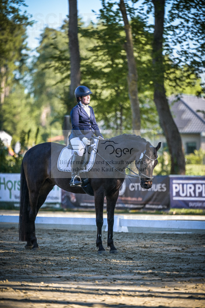 DOS_4278 | Entdecke hochwertige Reitturnierfotos von Foto Oger. Professionell, emotional und authentisch – jetzt Lieblingsmomente im Shop bestellen.Deutschlandweite Turnierfotografie. - Realisiert mit Pictrs.com