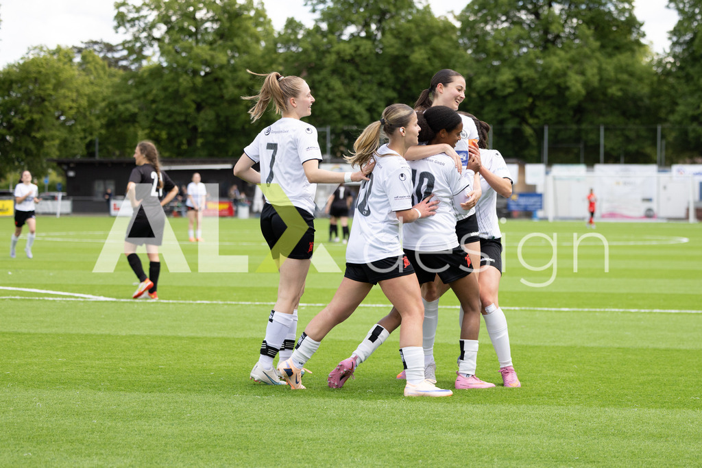 Fußball I Frauen I Saison 2025-2026 I Frauen 3. Liga | FVRZ Gruppe 2 | 18. Spieltag I Spielvereinigung Schaffhausen Damen 1 - Team Furttal Zürich I 17.05.2026 | Hochwertige Sportfotos kaufen & lizenzieren für Medien, Vereine, Agenturen & Sportler:innen. Entdecke professionelle Sportfotografie im Bildshop von Alexander Franzen. - Realisiert mit Pictrs.com