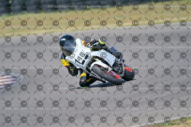 26bc03-2606 | markuskiefer.com - Realisiert mit Pictrs.com