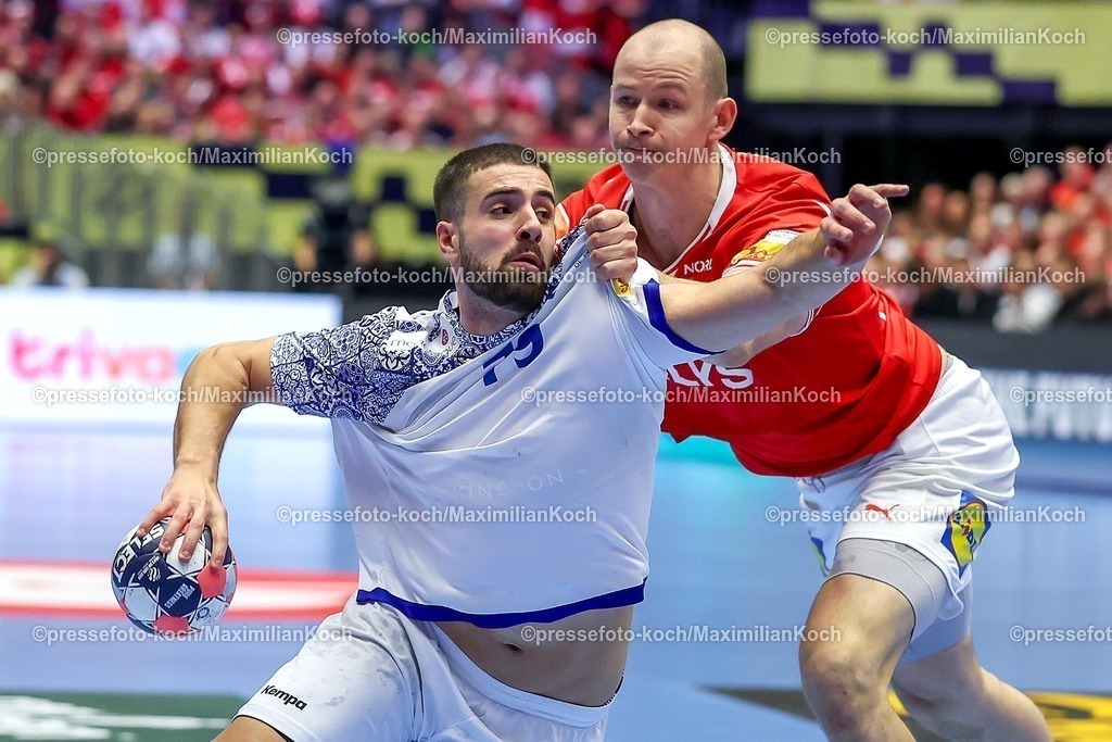 EHF20012602021 | 20.01.2026, Handball, Men's EHF EURO 2026, Dänemark - Portugal, Jyske Bank Boxen in Herning, Dänemark, Preliminary Round:  Martim Mota Costa (Portugal #79) im Zweikampf gegen   Simon Hald Jensen (Denmark #34) 
