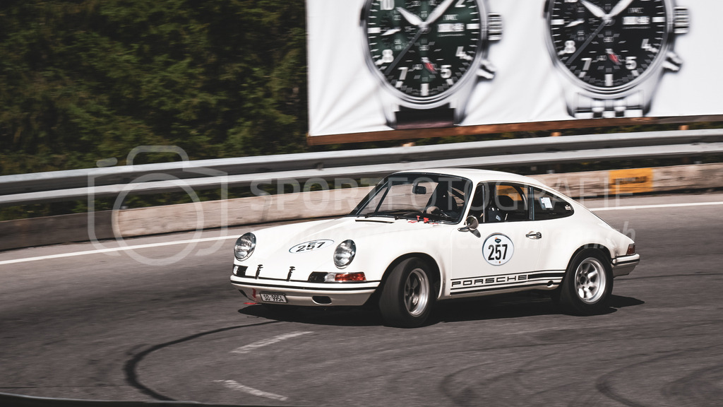 19. Arosa ClassicCar 2023 - 1. September 2023 | 19. Arosa ClassicCar 2023
Arosa, Schweiz
Gresly Daniel aus Breitenbach mit der Startnummer 257 in einem Porsche 911, Jahrgang 1970, in der Klasse Classic Trophy.
@arosaclassiccar, @arosa.official, #arosaclassiccar, #arosa, #76curves, #classiccar
Bild: Sportfotografie Markus Aeschimann | www.markus-aeschimann.ch - Realisiert mit Pictrs.com