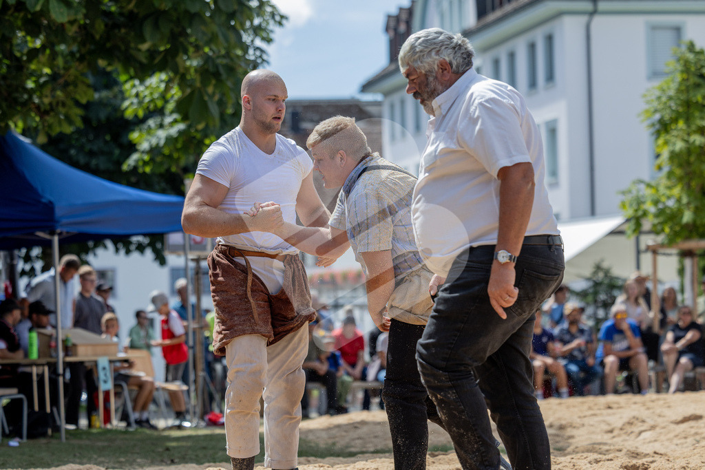 Chilbi2026_3G_00080 | Die Schwinger des Schwyzer Kantonalen Schwingerverbandes: Fotos, die Dynamik und Leidenschaft festhalten, sowie emotionale Momente aus dem traditionellen Schwingsport zeigen. - Realisiert mit Pictrs.com