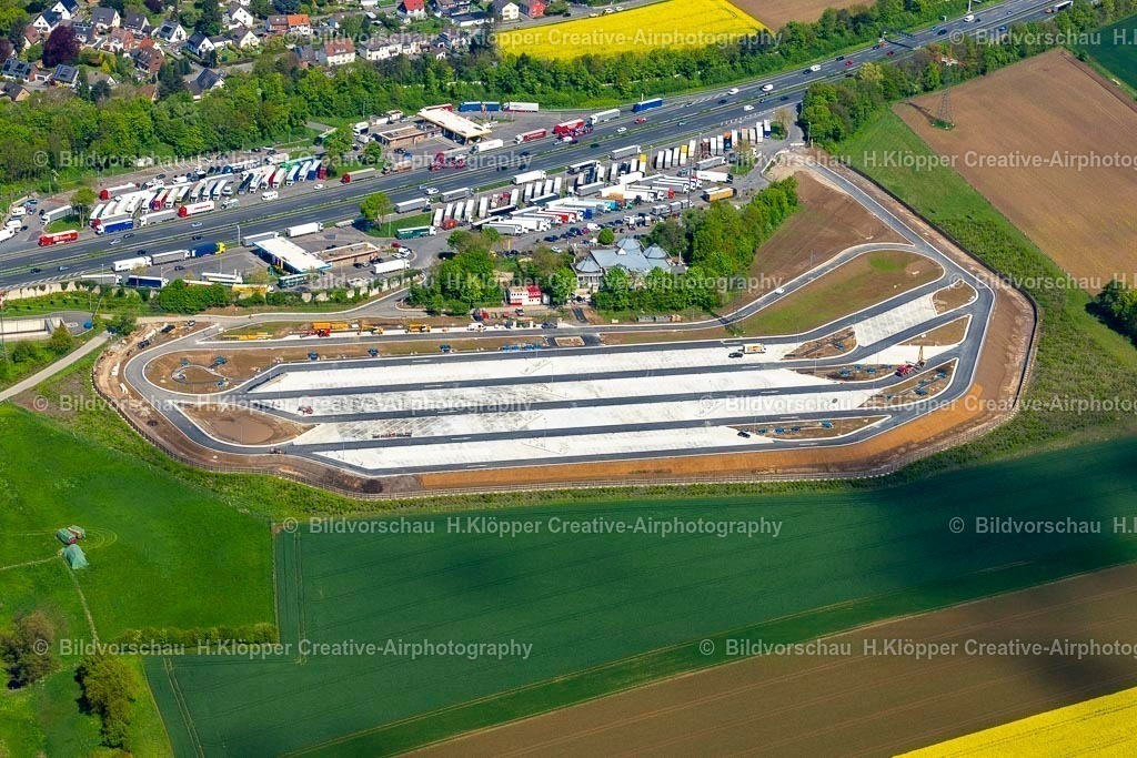 Luftbilder Unna-1234 | LuftbildfotografieLKW- Abstellflachen an der Autobahn- Raststatte und Parkplatz der BAB A1 Lichtendorf im Ortsteil Aplerbeck in Dortmund. - Realisiert mit Pictrs.com