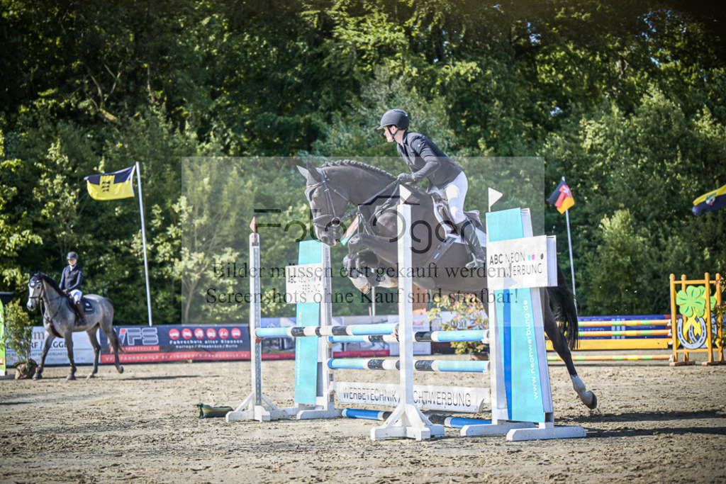 DOS_8836 | Entdecke hochwertige Reitturnierfotos von Foto Oger. Professionell, emotional und authentisch – jetzt Lieblingsmomente im Shop bestellen.Deutschlandweite Turnierfotografie. - Realisiert mit Pictrs.com