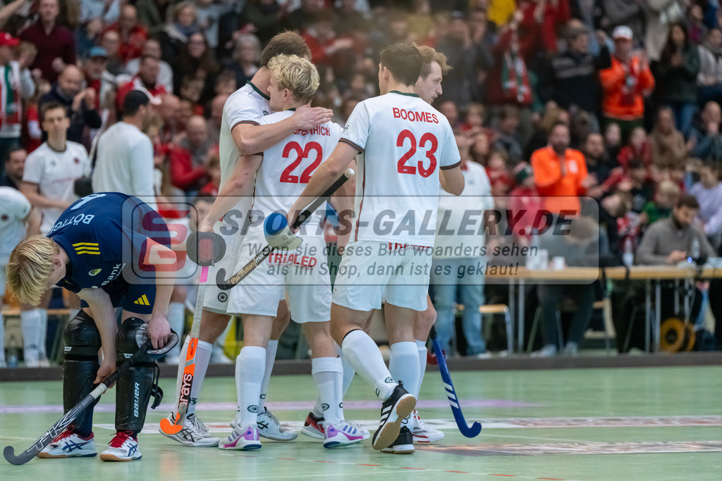 HK_20250118_101795 | 1/4 Finale 1. Bundesliga Halle Herren Crefelder HTC - Zehlendorfer Wespen am 18.1.2025 Halle Glockenspitz, Krefeld , Linus Michler ( Crefelder HTC #7 ) , LangHeinrich Finn ( Crefelder HTC #22 ) , Boomes Anton ( Crefelder HTC #23 ) , Niklas Wellen ( Crefelder HTC 10 )