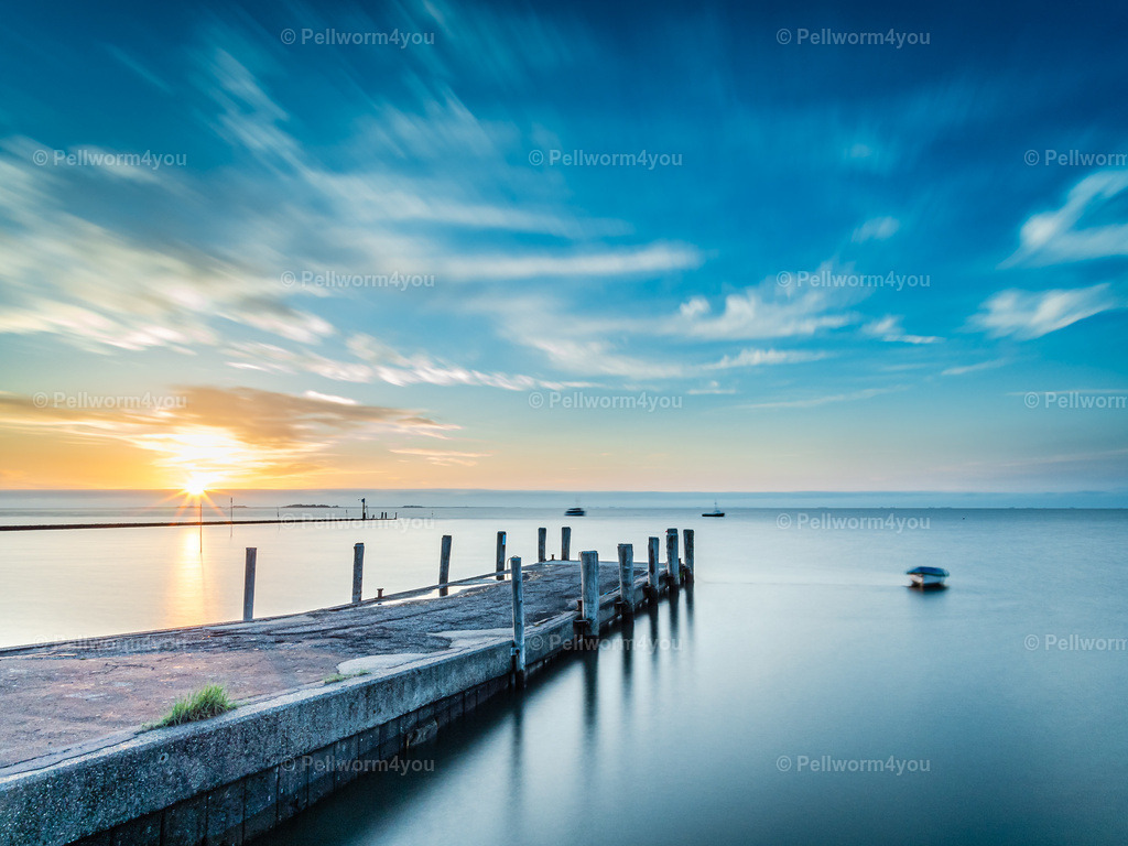 Pellworm-Pellworm-Hooger-Faehre_20190611-_6110661-_pictrs | Pellwormer Bilder und Fotos als Poster, auf Leinwand mit Keilrahmen, hinter Acrylglas, auf Alu-Dibond oder Forex-Platte und vieles mehr. Zum verschenken, für die Ferienwohnung oder für zu Hause. - Realisiert mit Pictrs.com