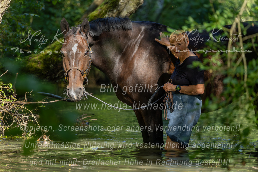 Auswahl_Photographie_Nadja_Kienast__IE_8212-Verbessert-RR | Ich biete Ihnen einzigartige und individuelle Fotoshootings mit Ihren Tieren.
In individuellen Coachings lernen Sie, wie sie von Ihrem Pferd, Ihrer Katze, Ihrem Hund oder einfach Ihrem persönlichen Lieblingstier eindrucksvolle Fotos machen können.