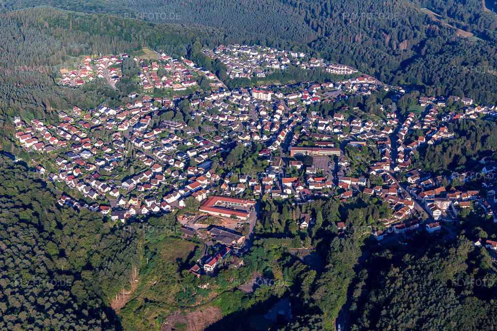 Luftbild: Ortsansicht von Osten in Lemberg im Bundesland Rheinland-Pfalz in Deutschland. Foto: IMG_143099.jpg vom 06.08.2024 durch Werner Riehm/FLY-FOTO.de