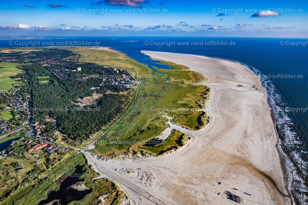 St. Peter-Ording_ELS_5584060822 | SANKT PETER-ORDING 06.08.2022 Ortsansicht an der Meeres-Küste der Nordsee in Sankt Peter-Ording im Bundesland Schleswig-Holstein. // Townscape on the seacoast of North Sea in Sankt Peter-Ording in the state Schleswig-Holstein. Foto: Martin Elsen