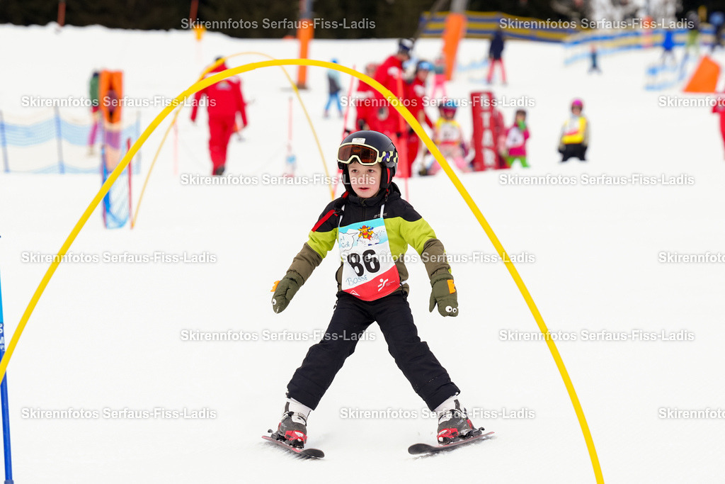SRF_02.01.2026_0011 | Skirennfotos,Serfaus,Fiss,Ladis,Kinderskirennen,Winter,Tirol,Oberland,skirace,SFL,feelfree,weil wir's genießen,ski,Ski,skifahren,Sonnenplateau, - Realisiert mit Pictrs.com