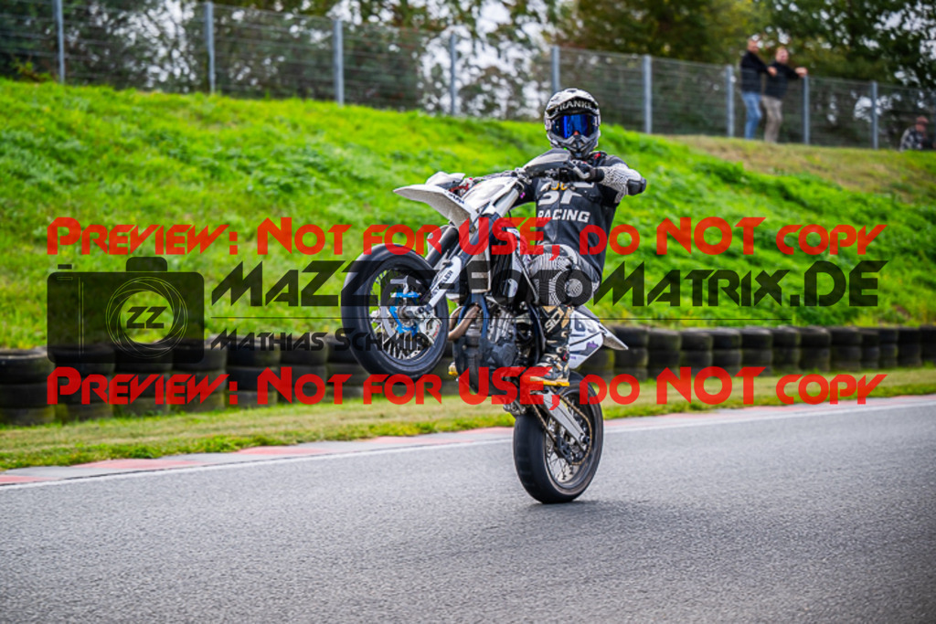 MaZZes_FotoMatrix_231001_0209 | S4