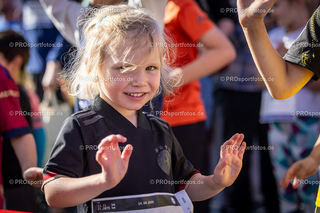 44. Kölner Brückenlauf; Koeln, 14.09.25 | Impressionen vom 44. Kölner Brückenlauf am 14.09.25 am Schokoladenmuseum in Koeln. Foto: BEAUTIFUL SPORTS/Leah Kohring