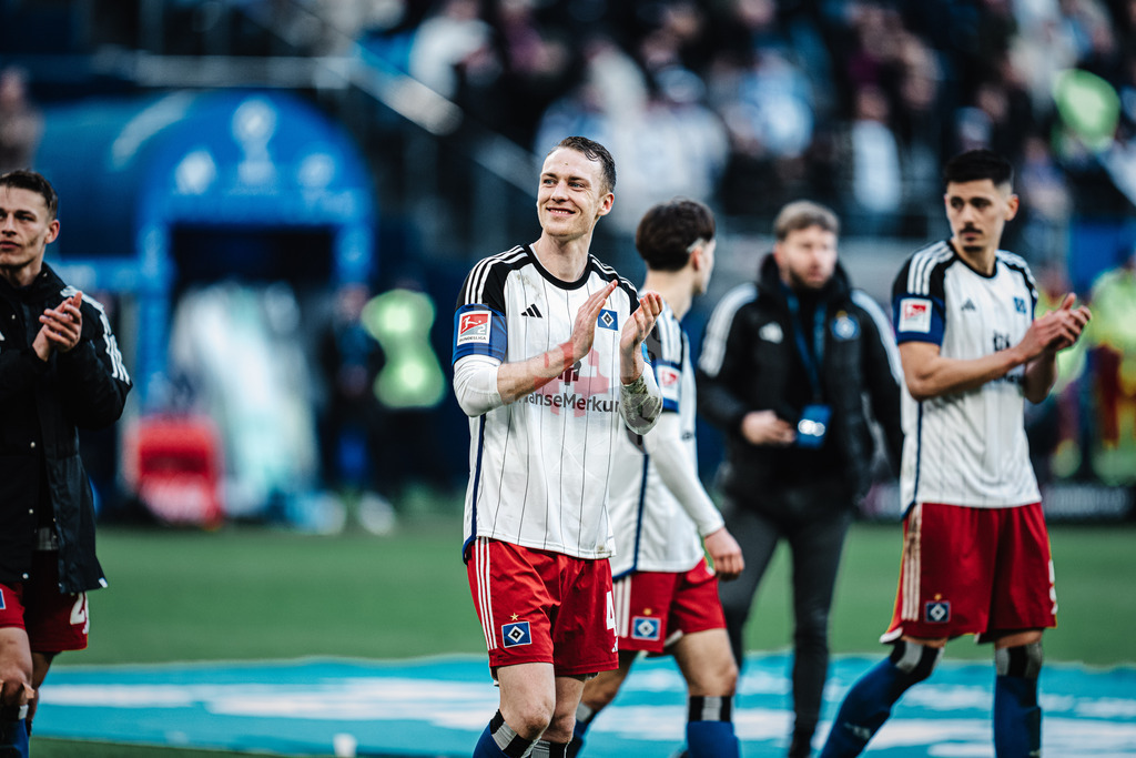 Fußball | Männer | Saison 2023/2024 | 2. Fußball-Bundesliga | 23. Spieltag | Hamburger SV vs. SV 07 Elversberg | 25.02.2024 | Sebastian Schonlau (#4, HSV) glücklich und zufrieden