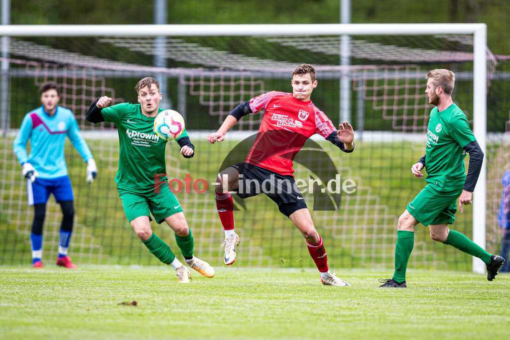 TSV Peißenberg vs WSV Unterammergau | Abstiegs Qualifikationsrunde Kreisliga Gruppe C, TSV Peißenberg vs WSV Unterammergau, 20240420,
Michael GLADIATOR (TSVP 17) in Aktion,
2024-04-20 in Peißenberg (Sportplatz Peißenberg)
15 Robin REITER (WSVU 15), 17 Michael GLADIATOR (TSVP 17)
Copyright: WolfgangxLindner www.foto-lindner.de