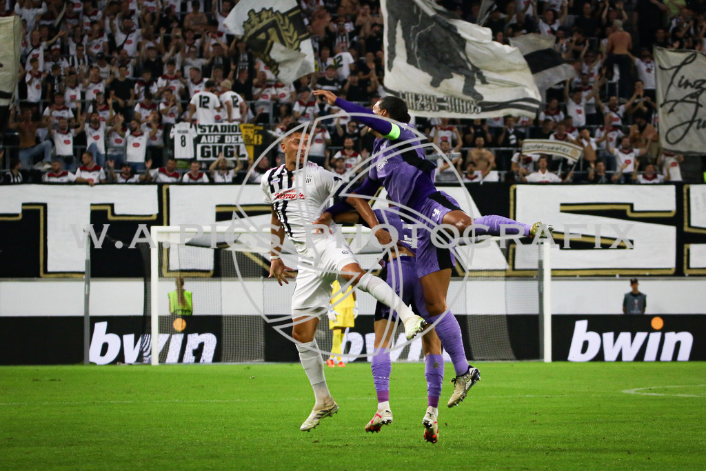 LASK Linz - FC Liverpool | LINZ,AUSTRIA,21.SEPT.23 - UEFA Europa League, LASK Linz - FC Liverpool, Image shows: Robert Zulj (LASK) and Virgil van Dijk (Liverpool).
Photo: Sportmediapics.com/ Andreas Willdoner