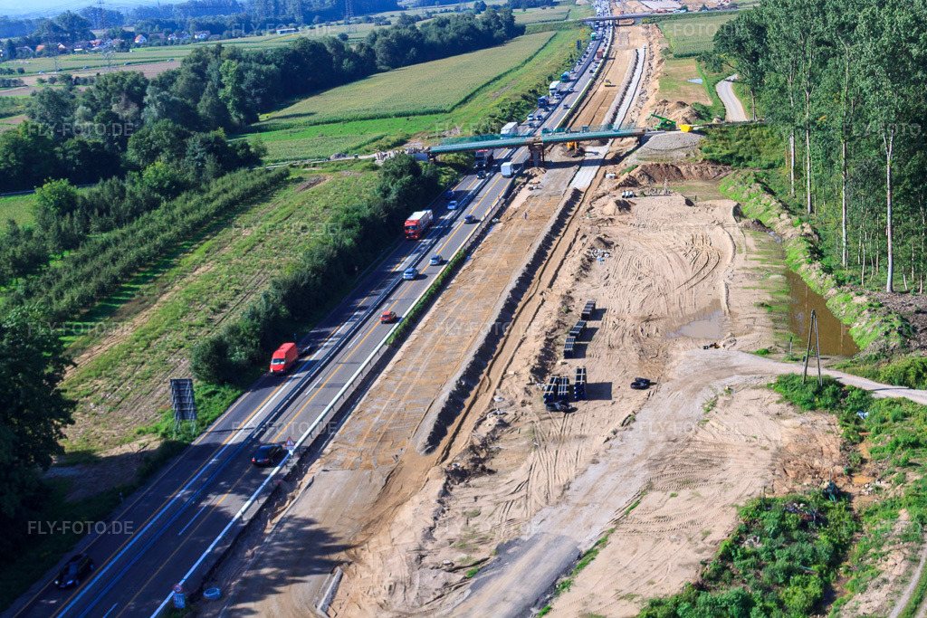 Luftbild: Baustelle auf der A5 vor der Raststätte Bühl im Ortsteil Weitenung in Bühl im Bundesland Baden-Württemberg in Deutschland. Foto: IMG_31843.jpg vom 20.08.2010 durch Werner Riehm/FLY-FOTO.de