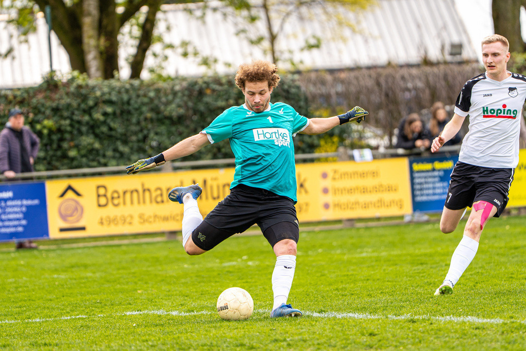 Fußball I Herren I Saison 2025-2026 I Kreisliga VEC I 22. Spieltag I SC SW Bakum - SV Falke Steinfeld I 23523 | jns.sportfotos - Realisiert mit Pictrs.com