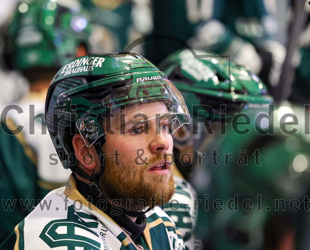 2025-09-26_030_TSV_Erding_gegen_SC_Riessersee | Erding, Deutschland, 26.09.2025:Eishockey, Oberliga Süd 2025 / 2026, 3. Spieltag, TSV Erding gegen SC Riessersee, Endergebnis: 3:5Grady Hobbs (Erding Gladiators, #22)Foto: Christian Riedel / fotografie-riedel.net