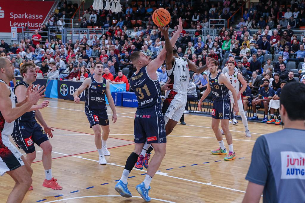 Pro A BAYER GIANTS vs Eisbären Bremerhaven-117 | Fotos von Basketballspielen aus dem Raum NRW fotografiert von Gero Mueller-Laschet und Daniel Schaefer - Realisiert mit Pictrs.com
