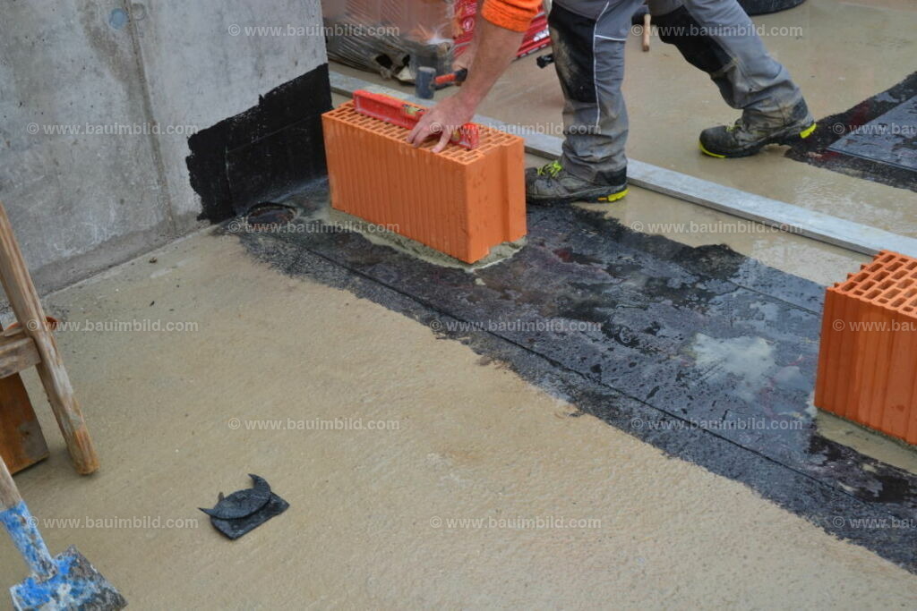 bib-lg07-mauerarbeiten-0009 | Nach LV-Leistungsgruppen sortierte Detailfotos über den Bau eines Hauses. Alle Hausbau-Bilder direkt vom Urheber und Autor der Website Haus-Selber-Bauen.com