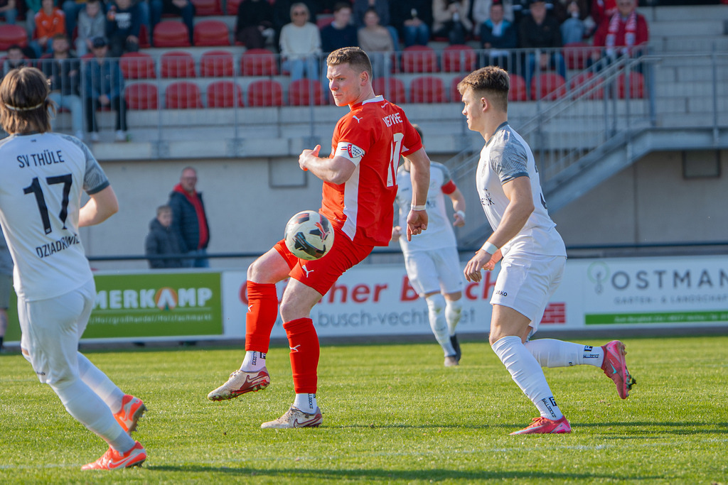 Fußball I Herren I Saison 2025-2026 I Bezirksliga Weser-Ems 4 I 24. Spieltag I VFL Oythe - SV Thüle I 220008.03.2026 | jns.sportfotos - Realisiert mit Pictrs.com