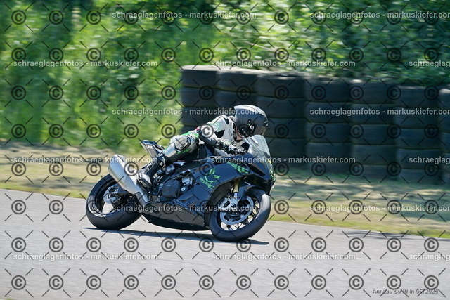 26BT01-0910 | markuskiefer.com - Realisiert mit Pictrs.com