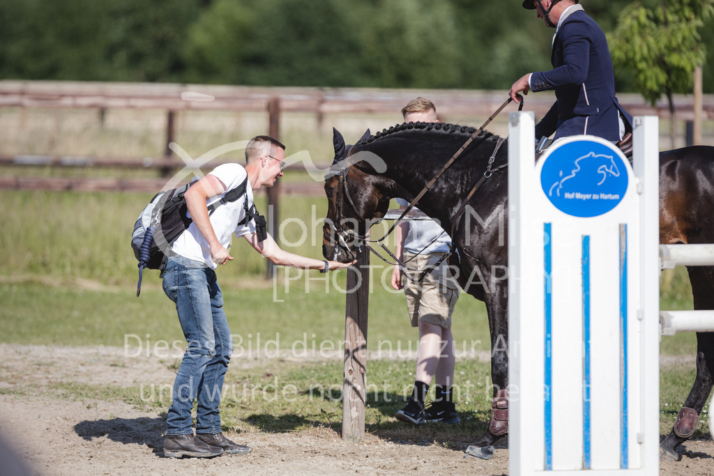 220611_LüPfSpTa_GroßerPreis-681 | Lützower Pferdesporttage
Springprfg.Kl.S m.St.**
Großer Preis
11.06.2022