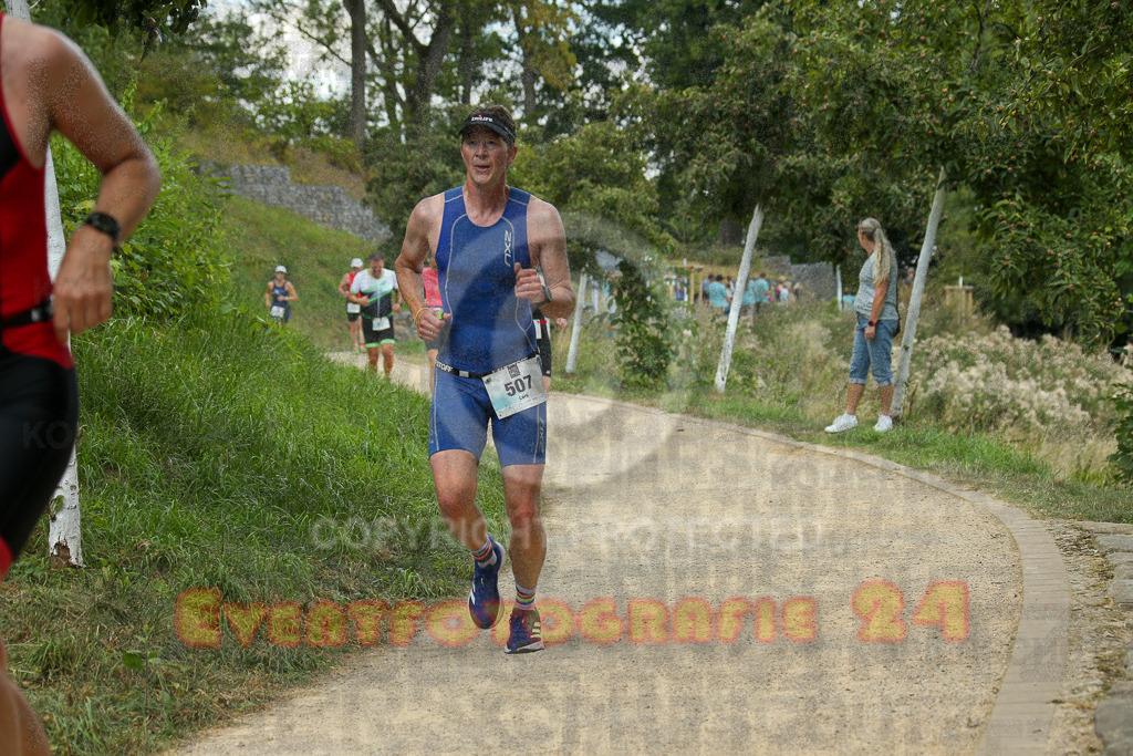 250824_1348_EX1_3723 | Sportfotografie im Rhein-Sieg Kreis, Köln, Bonn, NRW, Rheinland Pfalz, Hessen, etc. Unser Tätigkeitsfeld umfasst den Laufsport vom Volkslauf über den Marathon, Duathlon, Triathon bis zum Ultralauf wie Kölnpfad Ultra oder Schindertrail.
