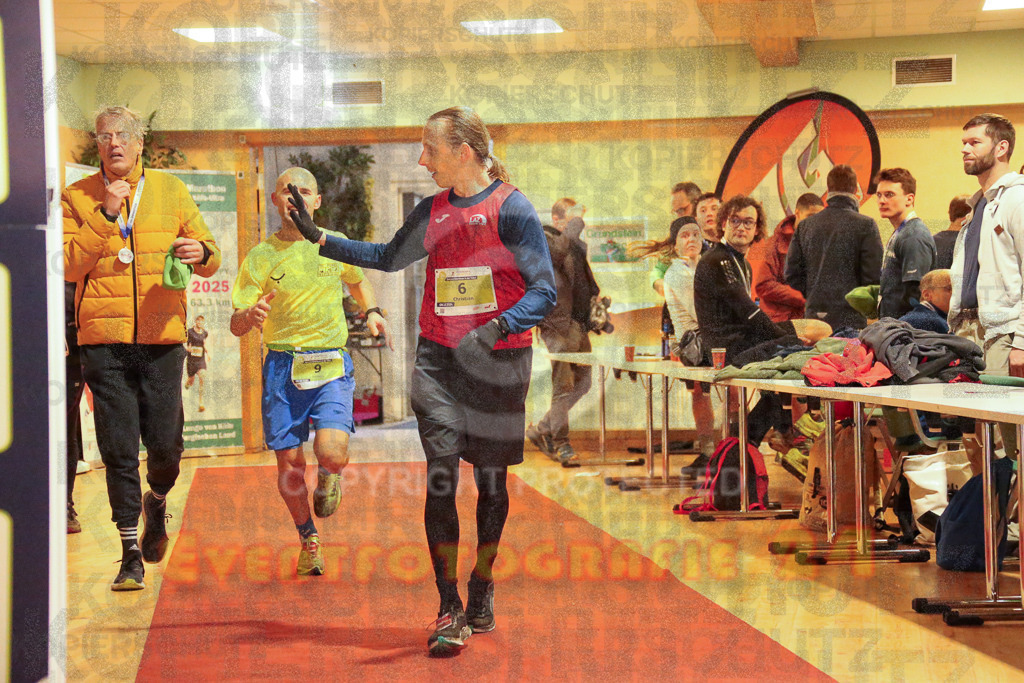 241208_1206_EX1_7295 | Sportfotografie im Rhein-Sieg Kreis, Köln, Bonn, NRW, Rheinland Pfalz, Hessen, etc. Unser Tätigkeitsfeld umfasst den Laufsport vom Volkslauf über den Marathon, Duathlon, Triathon bis zum Ultralauf wie Kölnpfad Ultra oder Schindertrail.