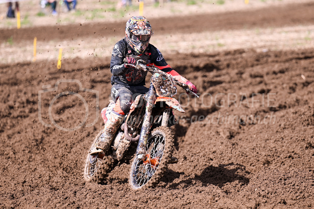 Motocross Schlatt bei Winterthur - 29. April 2023 | #169 Peixoto Bruno aus Buchs ZH (CH) auf Ktm 250 in der Kategorie MX2 am Motocross Schlatt bei Winterthur, 29. April 2023.
Instagram: @mx_schlatt | @mc_wila | @sam_schweiz
Bild: Sportfotografie Markus Aeschimann | www.markus-aeschimann.ch - Realisiert mit Pictrs.com