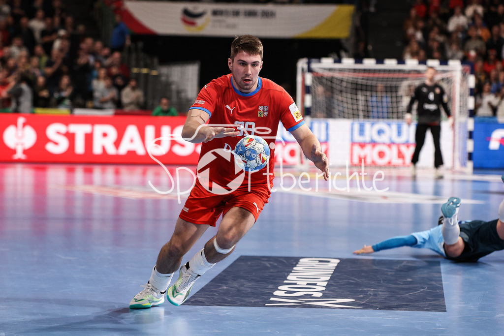 Tschechien - Griechenland | Lukas MORKOVSKY (CZE #39) am BAll / Freisteller / Einzelfoto