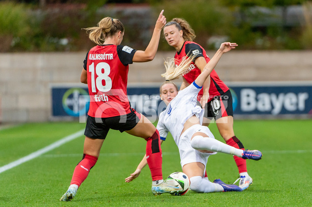 20241007NSZ_9665 | Melina Reuter (Carl Zeiss Jena,No.07) gegn Karólina Vilhjámsdóttir (Bayer Leverkusen,No.18) und Synne Skinnes Hansen (Bayer Leverkusen,No.10)DEU, Leverkusen, 07.10.2024 Fußball, Frauen, Google Pixel Frauen-Bundesliga, Saison 2024/2025, 5. Spieltag, Bayer 04 Leverkusen - FC Carl Zeiss JenaDIE DFB-RICHTLINIEN UNTERSAGEN JEGLICHE NUTZUNG VON FOTOS ALS SEQUENZBILDER UND/ODER VIDEOÄHNLICHE FOTOSTRECKEN - Realisiert mit Pictrs.com